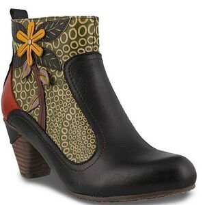 L'ARTISTE BY SPRING STEP Booties size 9